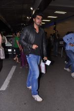 Arjun Kapoor leave for IIFA Awards 2013 in Mumbai on 3rd July 2013 (20).JPG